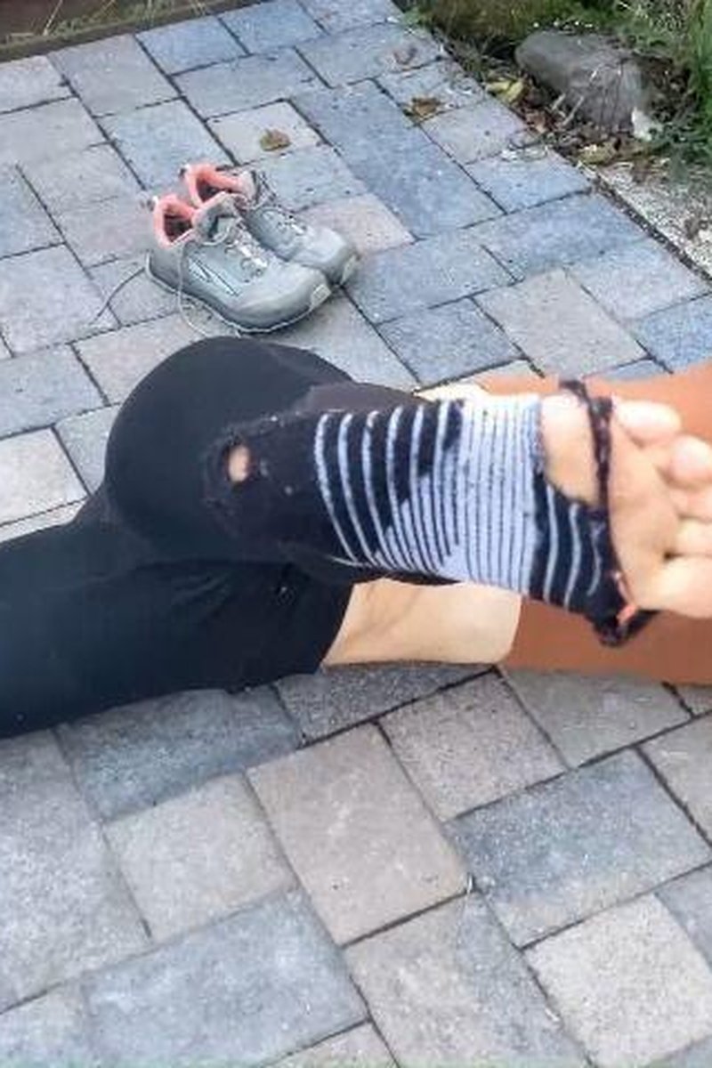 Sock Scuffing - Screenshot 1 of 4 - Foot Fetish
