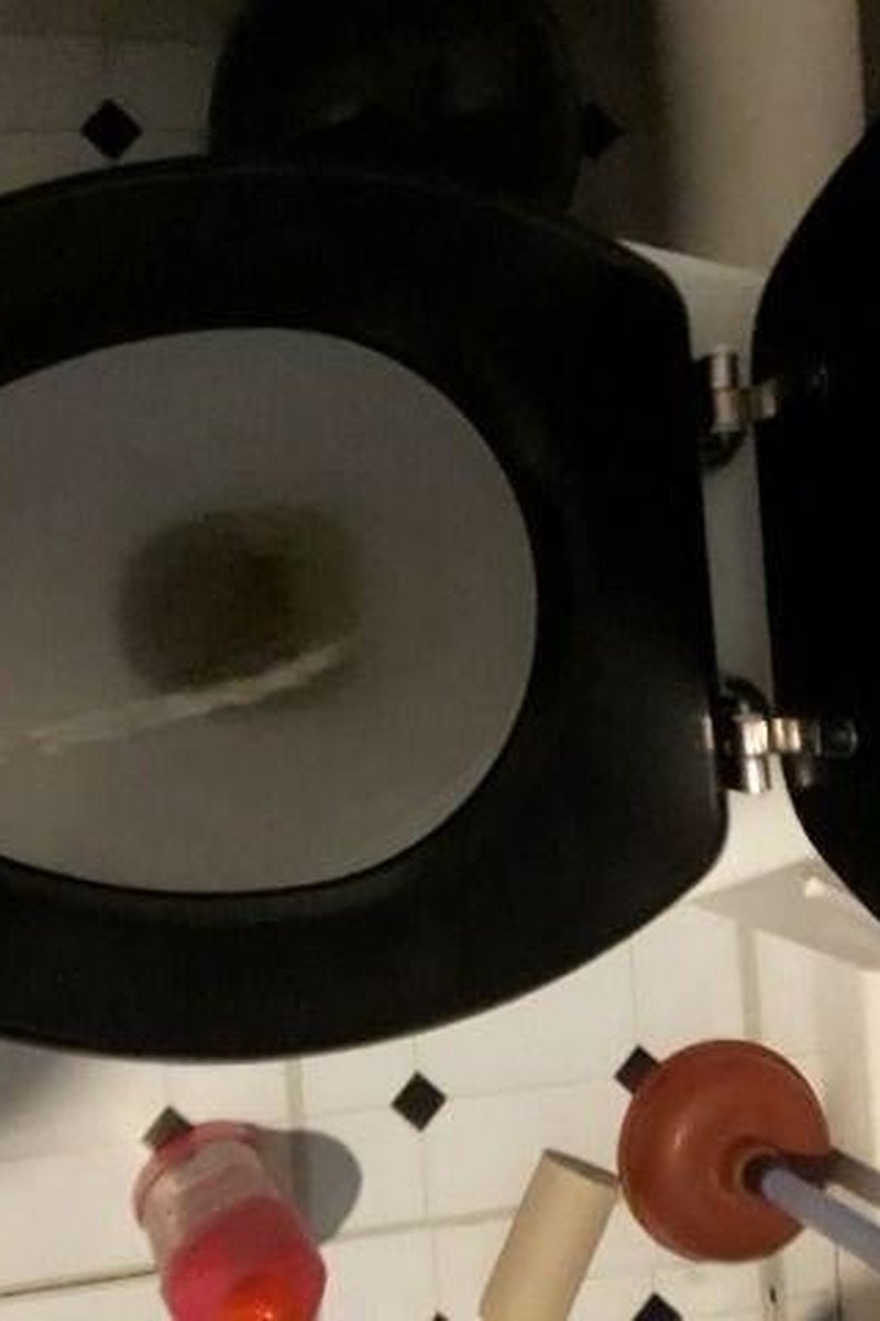 Peeing - Screenshot 1 of 4 - Domination