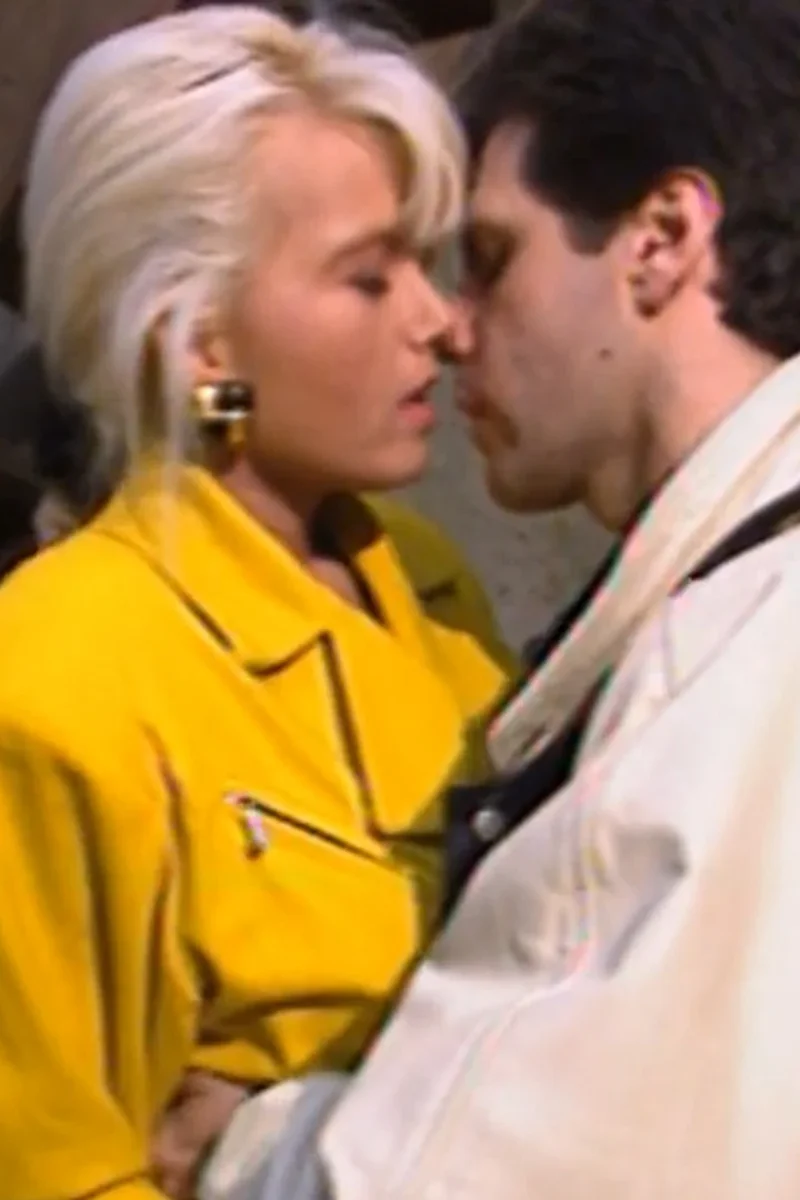 To Pass Time - Screenshot 1 of 4 - Babes