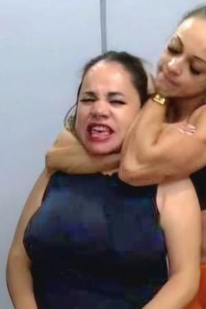 Evil Personal Trainer - Screenshot 1 of 4 - Choker