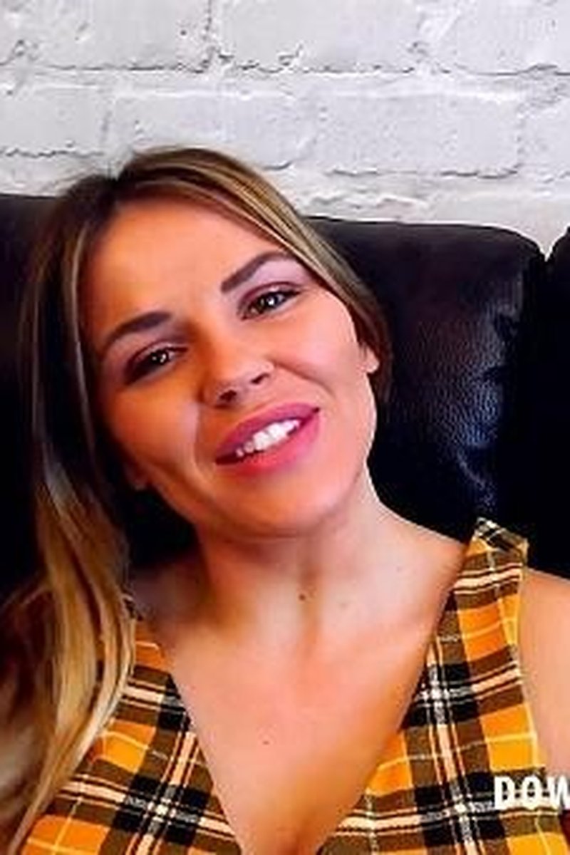 Siobhan Graves - Screenshot 1 of 4 - Downblouse