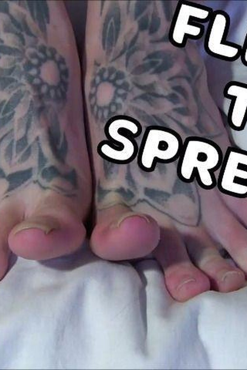 Flexible Toe Spreading - Screenshot 1 of 4 - Foot Fetish