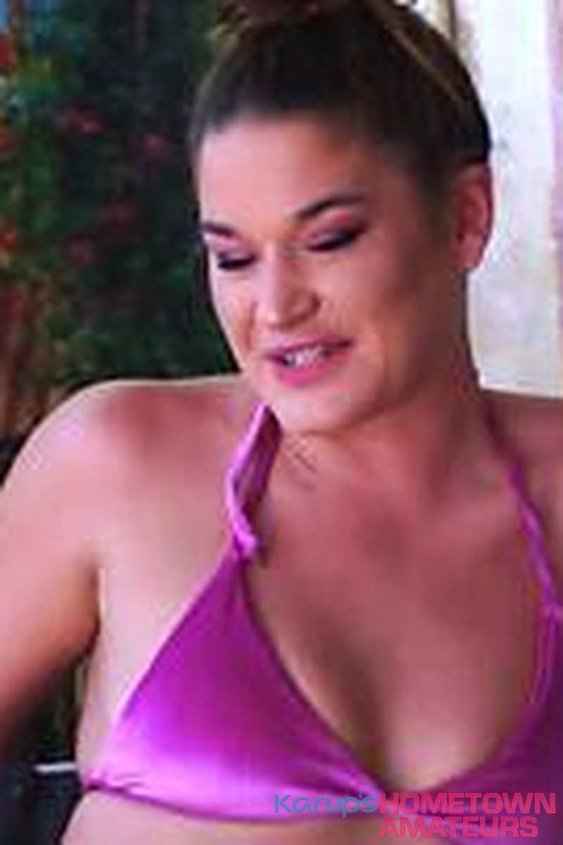 Balcony Bikini Buzz - Screenshot 1 of 4 - Kendra Heart