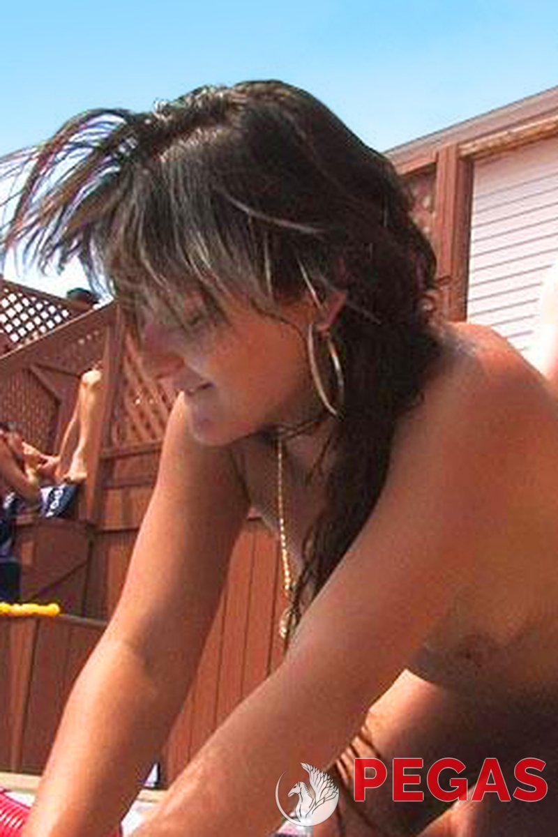 Pool Orgy - Screenshot 1 of 4 - Julia Stone