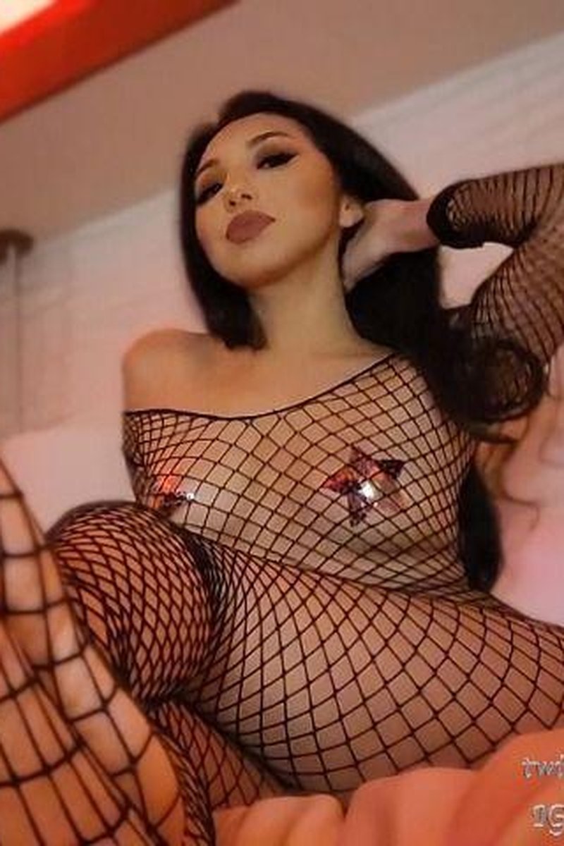 Fair Trade - Screenshot 1 of 4 - Femdom