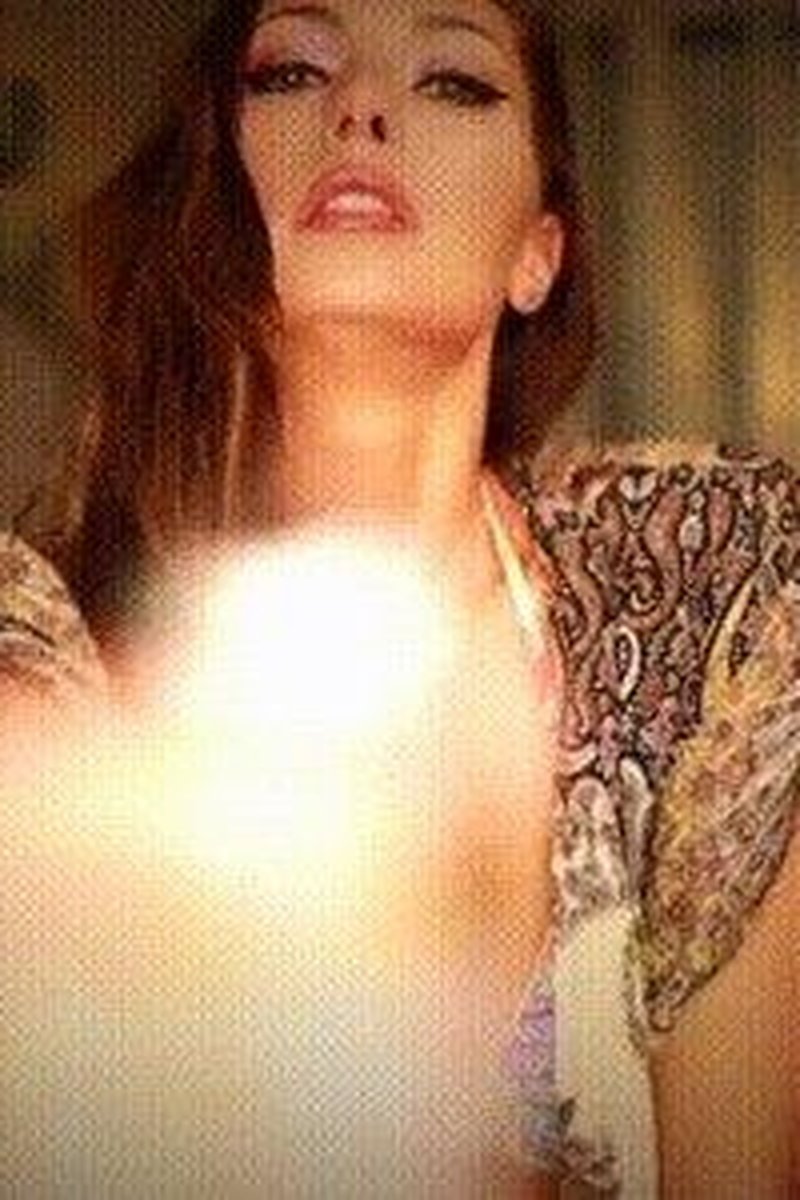 Bratty Bunny - Goddess Worship Vapors Isolation - Screenshot 1 of 4 - Broken