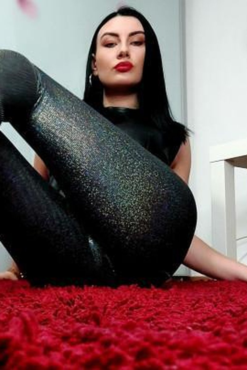 Mesmerizing Dangling - Screenshot 1 of 4 - Edging