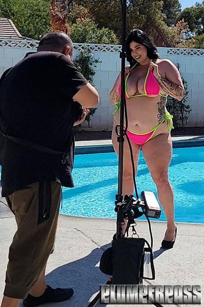TP-plumperpass-hot-day-with-sheisatang-unscripted