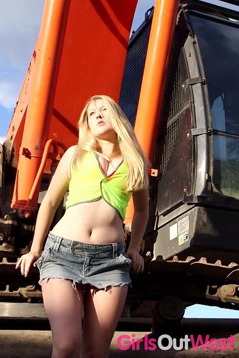 Prim - Safety First - Screenshot 1 of 4 - Anal