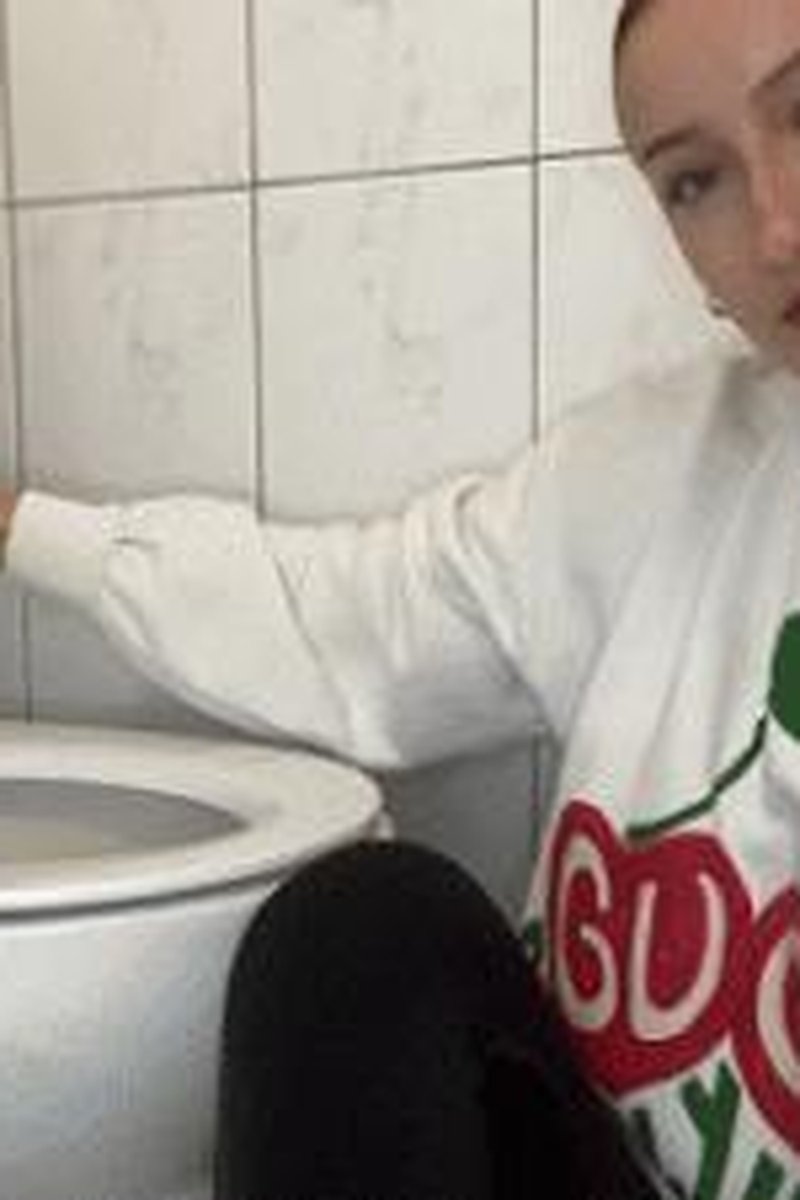 Toilettenopfer - Screenshot 1 of 4 - Disgust