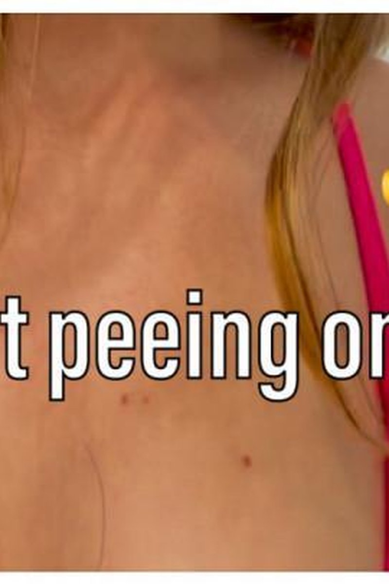 Public Peeing - Screenshot 1 of 4 - Golden Shower
