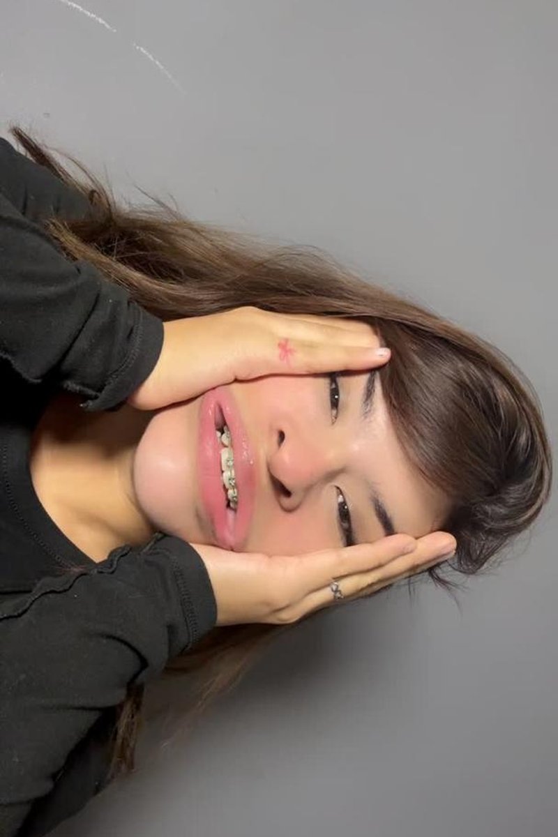 Funny Face - Screenshot 1 of 4 - Face Fetish