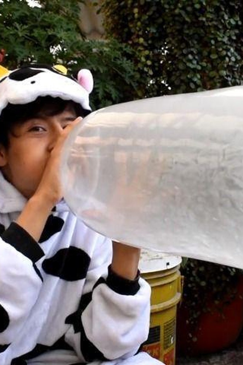 Condom Explosion - Screenshot 1 of 4 - Balloon Fetish