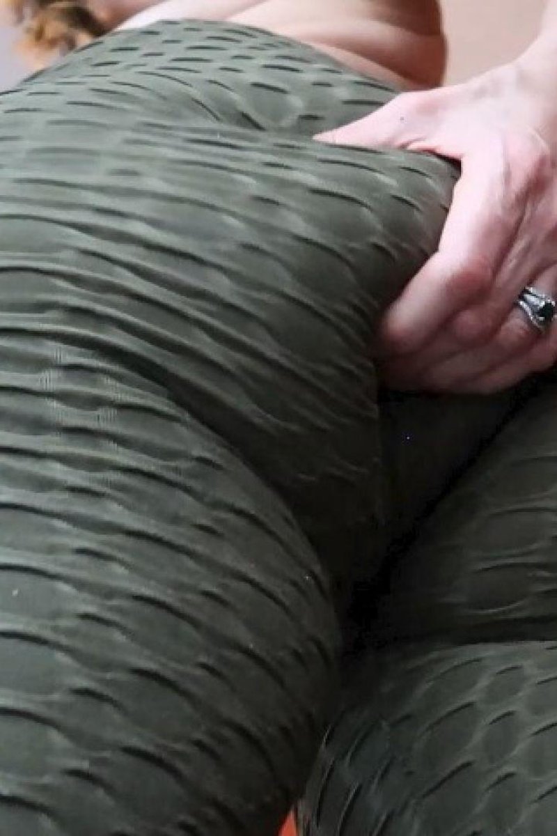 Tight B - Screenshot 1 of 4 - Ass Fetish