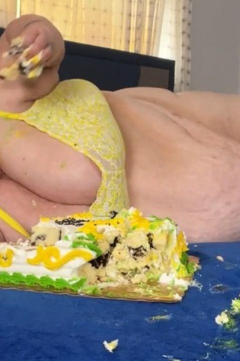 Gluttonous 750 Lb Cake Stuffing Sd - Screenshot 1 of 4 - BBW