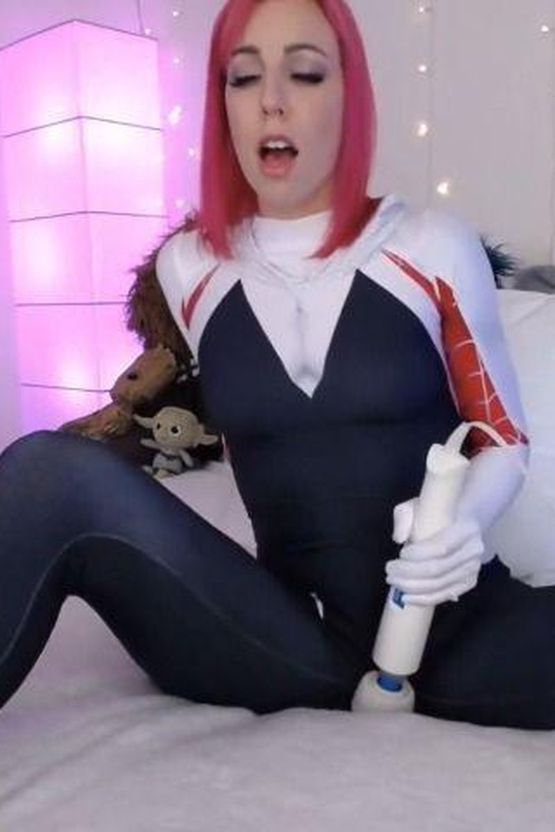 Spider Gwen Cums Again - Screenshot 1 of 4 - Cosplay