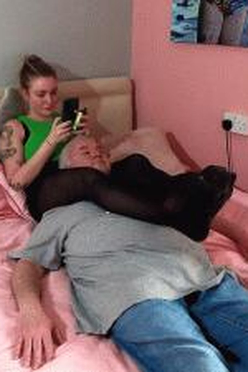 Jennifer Neck Scissors In A Skirt & Tights - Screenshot 1 of 4 - Leg Fetish