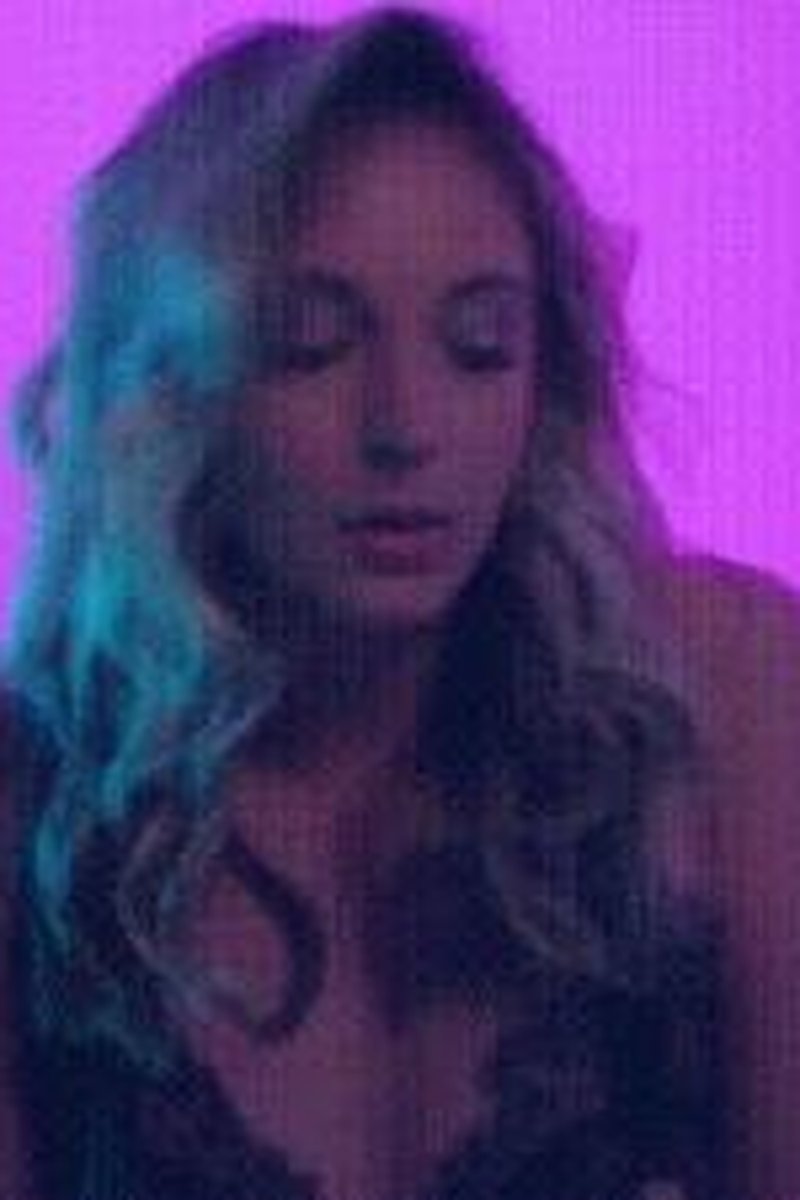 Striptease - Screenshot 1 of 4 - Curvy