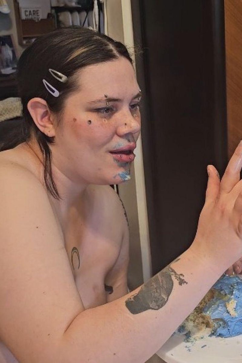 Eating Fetish Cake And Belly Fetish - Screenshot 1 of 4 - BBW