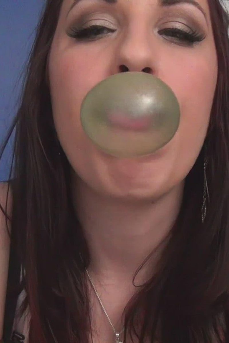 Bubble Gu Chew - Screenshot 1 of 4 - Brown Hair