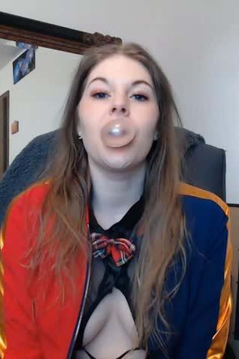 Blowing Big Bubbles Custom - Screenshot 1 of 4 - Bubble Gum