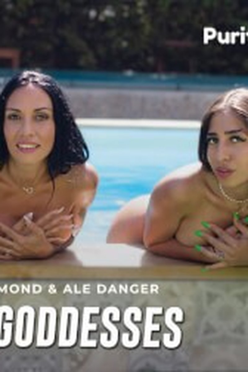Three Lesbian Goddesses - Screenshot 1 of 4 - Brown Hair