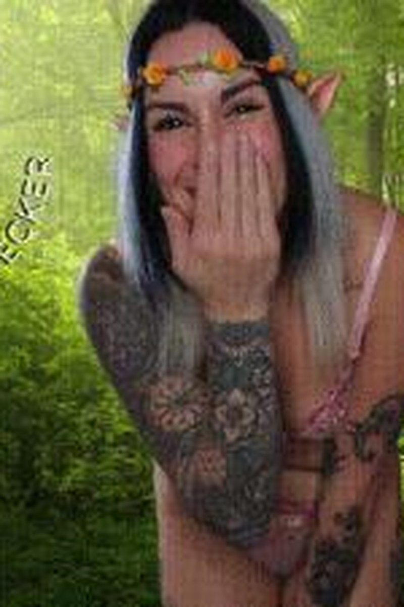 Micro Magic - Screenshot 1 of 4 - Adult Fairytale
