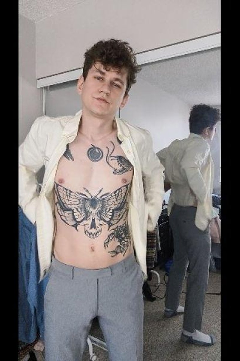 Suit Strip - Screenshot 1 of 4 - Boss