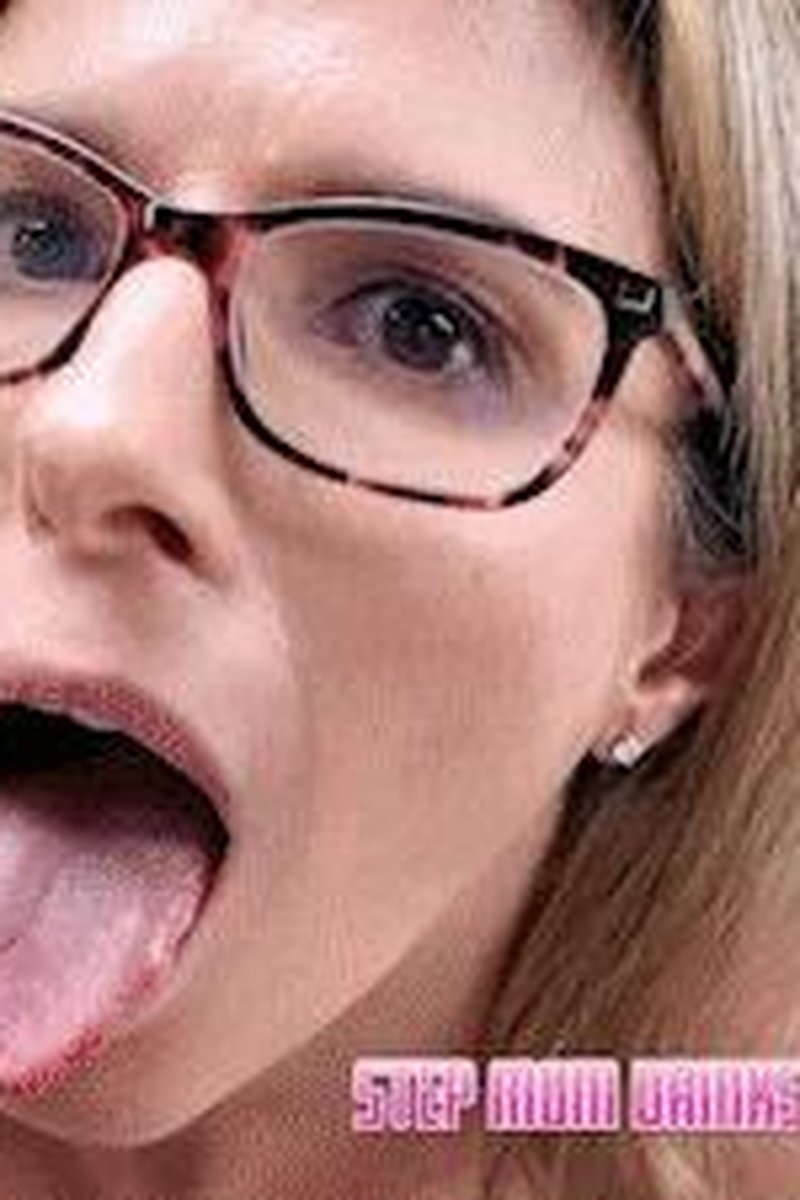 Cory Chase - Step Mom Drinks My Pee And Her Own - Screenshot 1 of 4 - Golden Shower