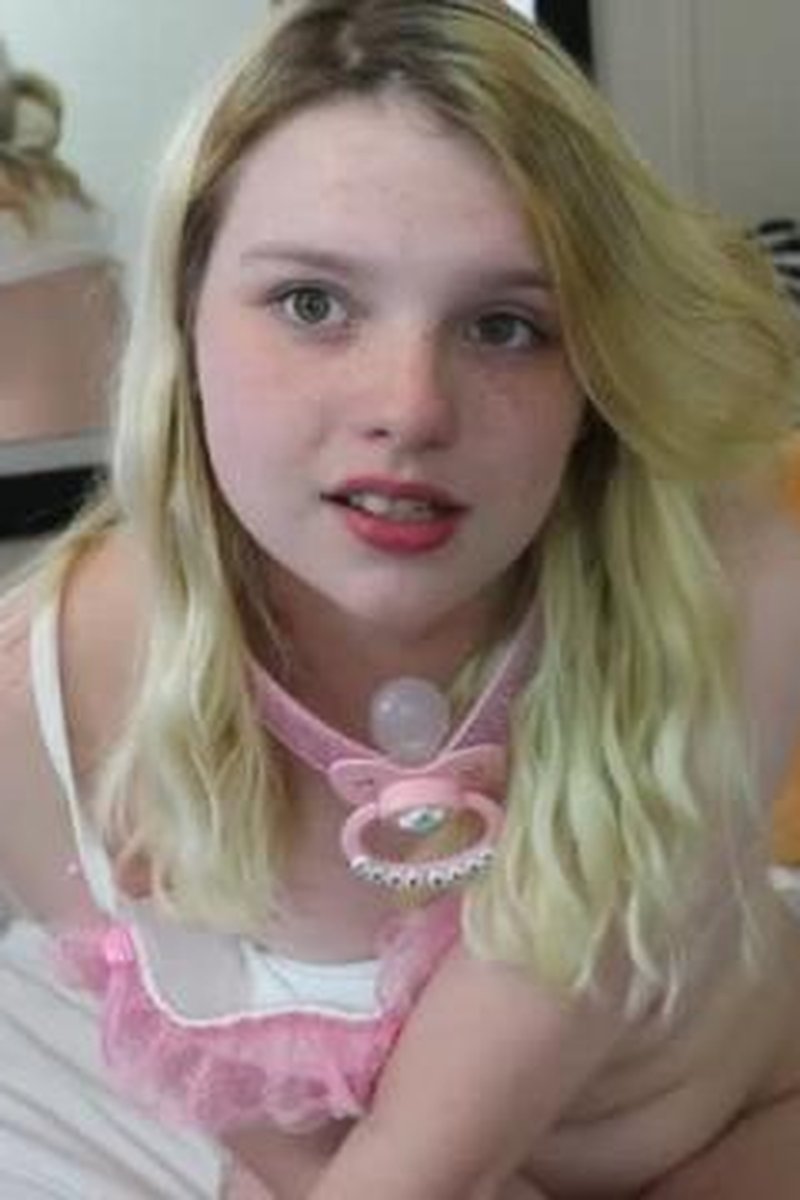 Daddy's Daisy - Screenshot 1 of 4 - Blonde Hair (Female)