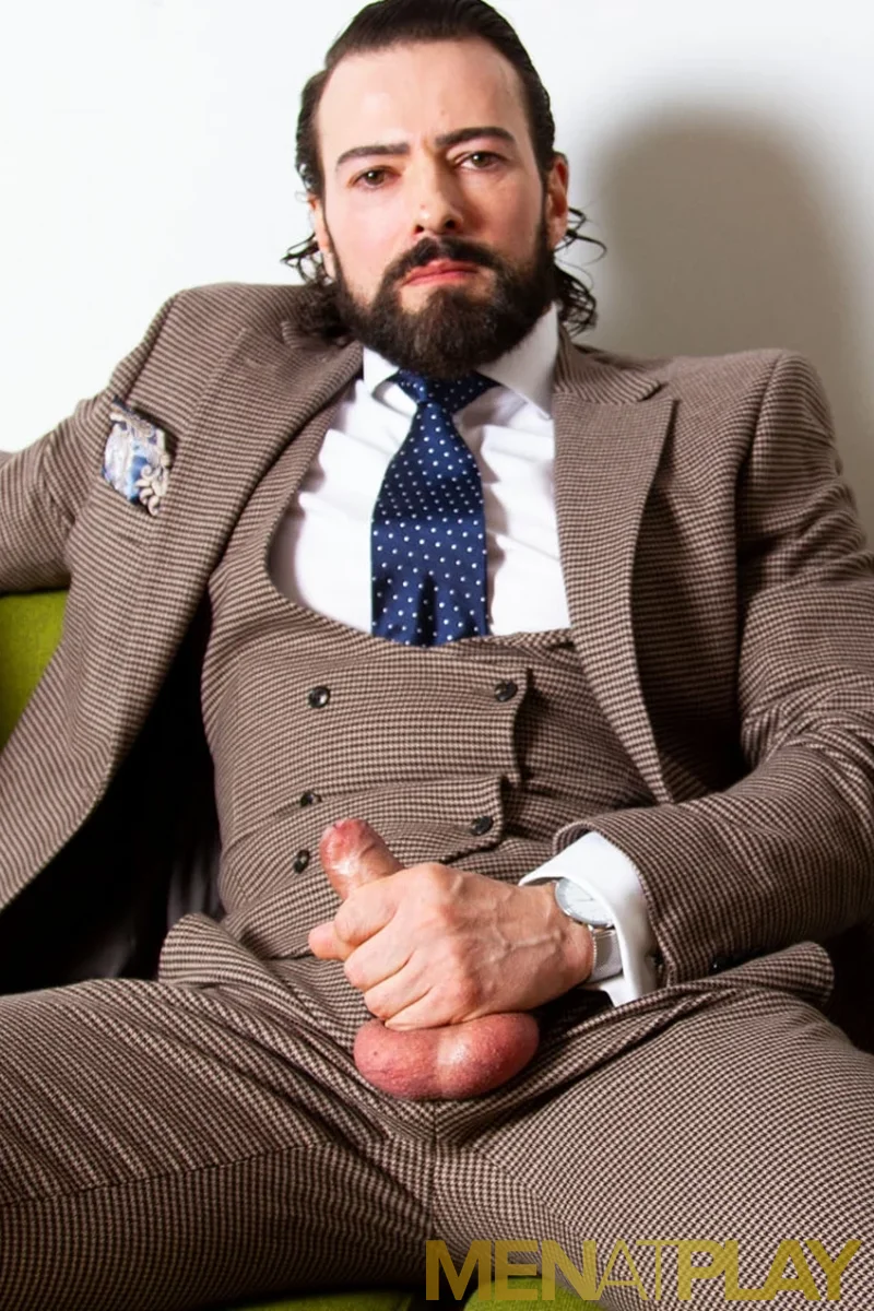 Sharp Suited - Screenshot 1 of 4 - Muscular