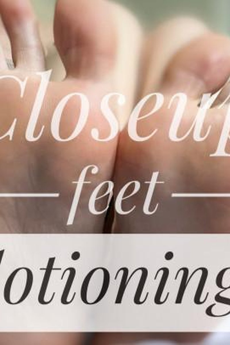 Closeup Feet Lotioning - Foot Fetish - Screenshot 1 of 4 - Fetish