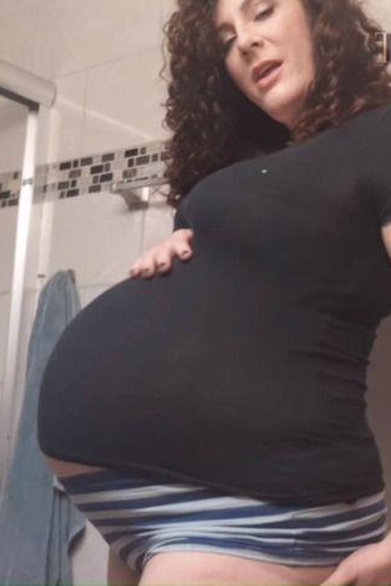 Pregnant Stiptease - Screenshot 1 of 4 - BBW