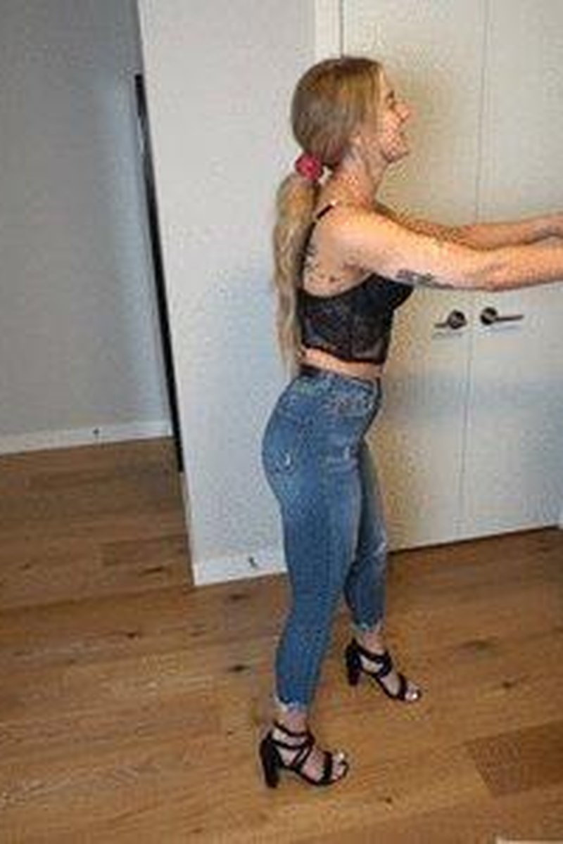 You Have To Let Me Kick You - Screenshot 1 of 4 - Amateur Ballbusting