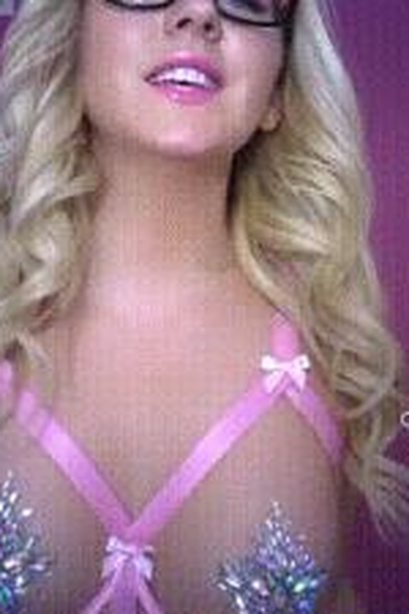 Be Mine - Screenshot 1 of 4 - Blonde Hair (Female)