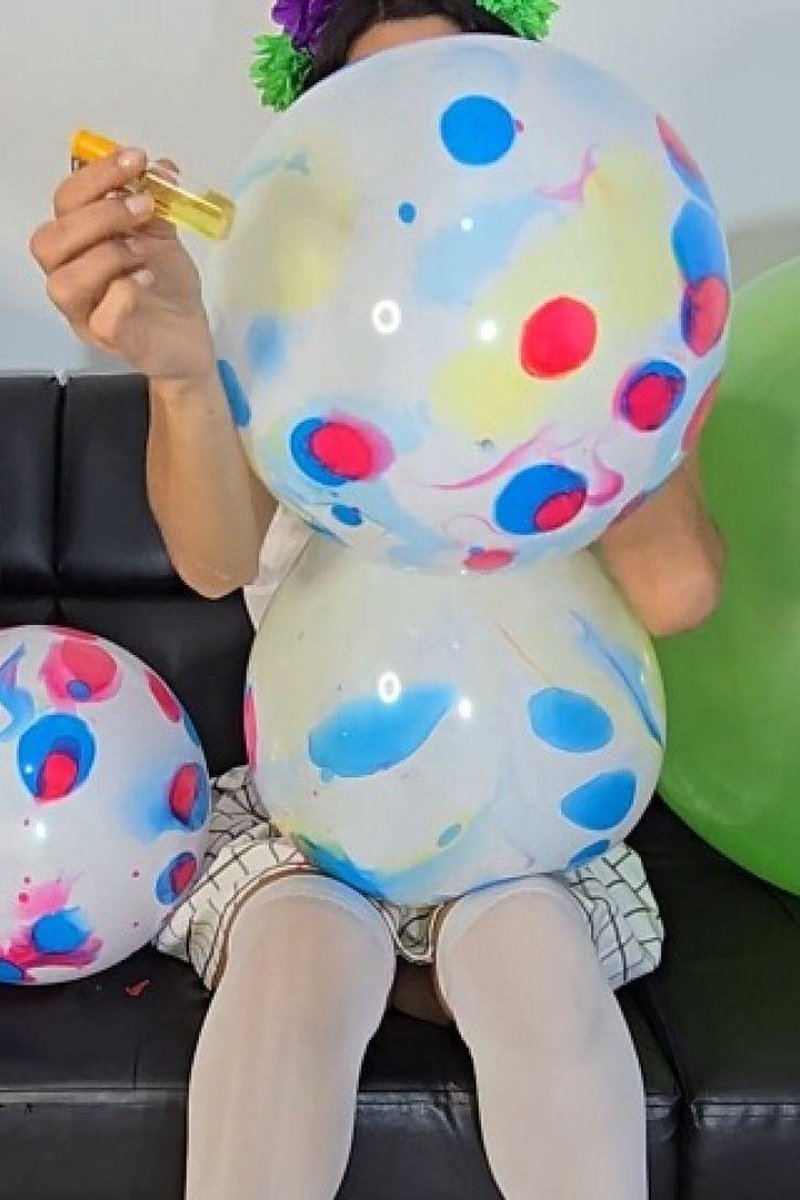 Exploding Balloons With Fire - Screenshot 1 of 4 - Balloon Fetish