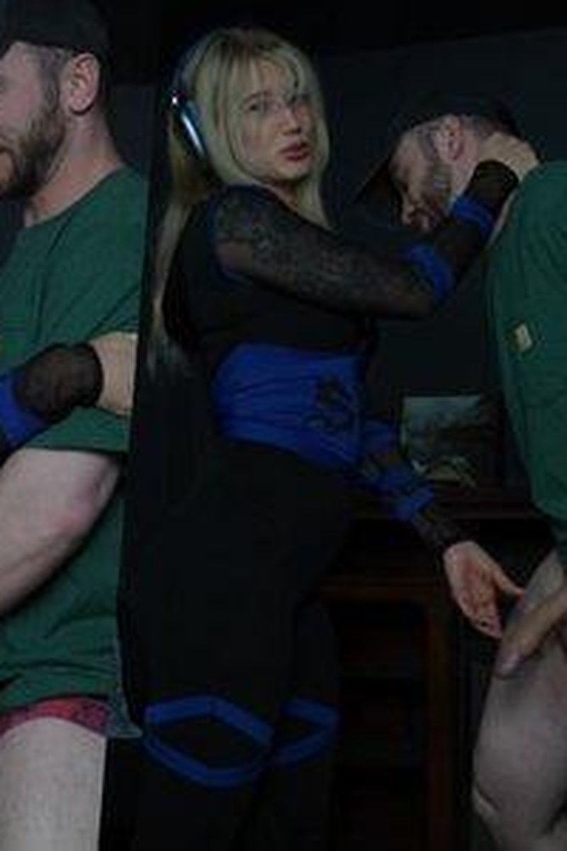 Cosplay Ballbusting - Screenshot 1 of 4 - Cosplay