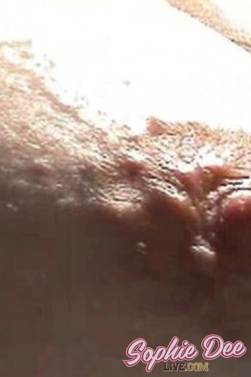 Beg for Boobs - Screenshot 1 of 4