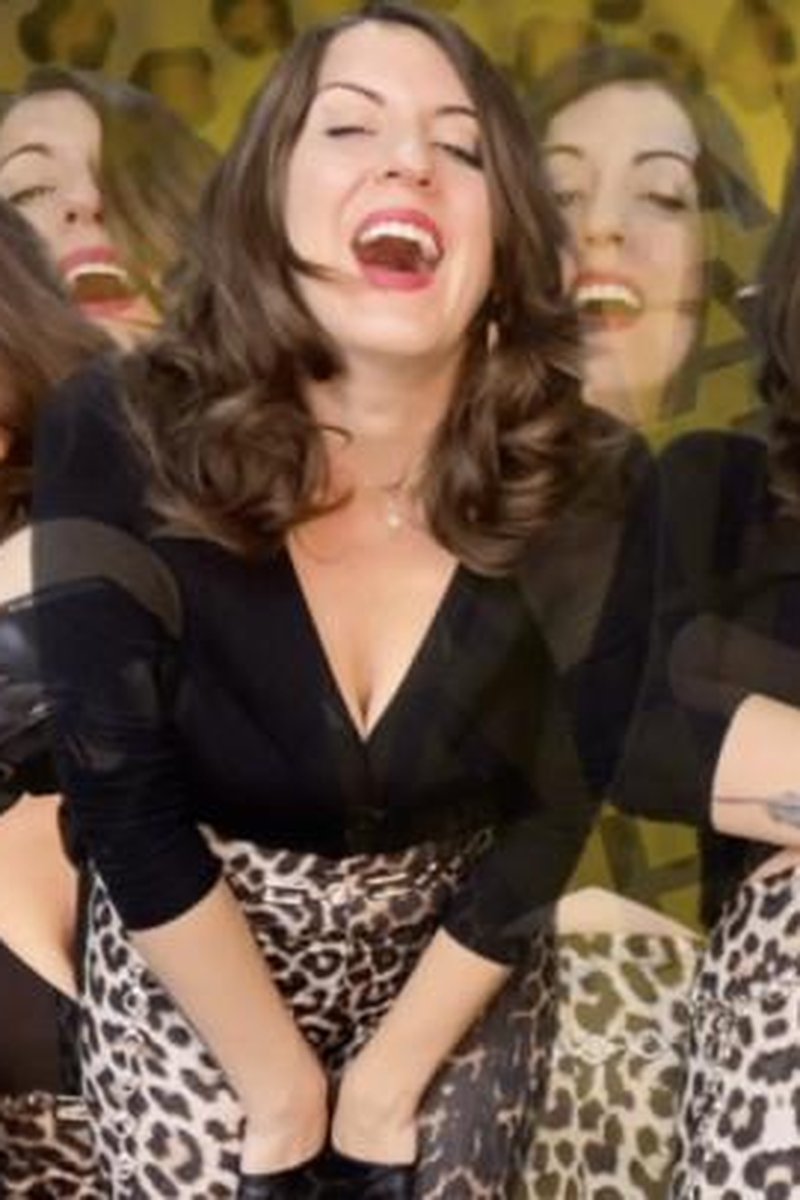 Laugh Loop Humiliation - Screenshot 1 of 4 - Belly Laughs