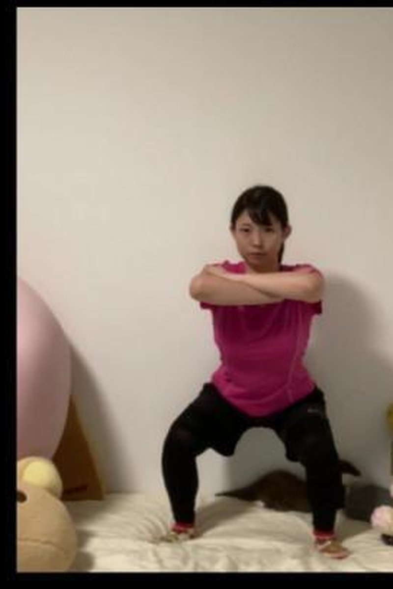 Mako, Squat Training - Screenshot 1 of 4 - Asian