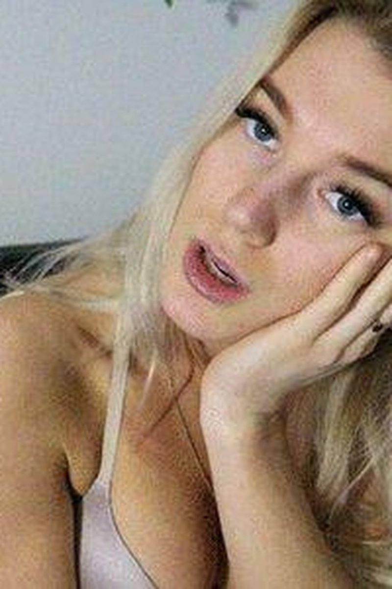 Ballbusting Instructions From Sofia - Screenshot 1 of 4 - Ballbusting Instruction