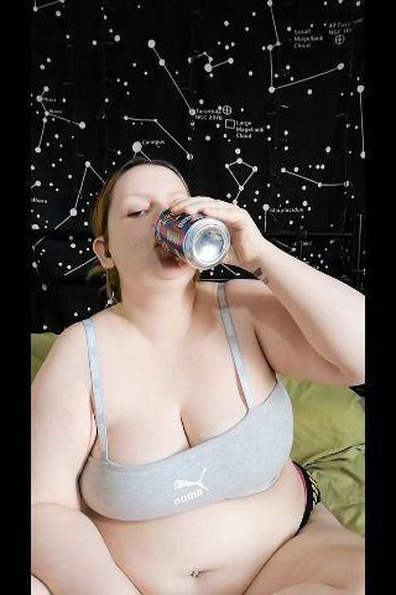 Sexy Feedee - Screenshot 1 of 4 - BBW
