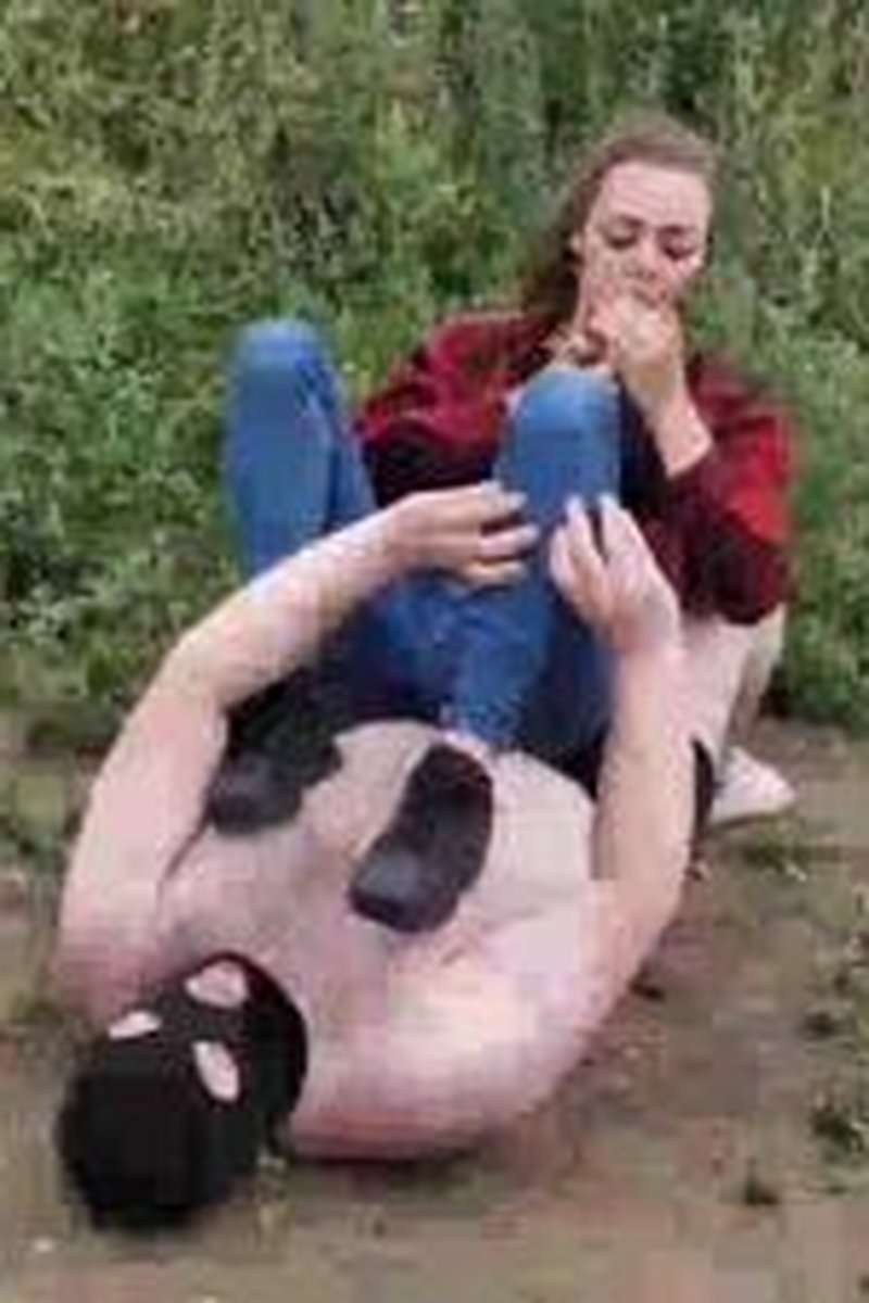 Outdoor Objectification - Screenshot 1 of 4 - Human Ashtray