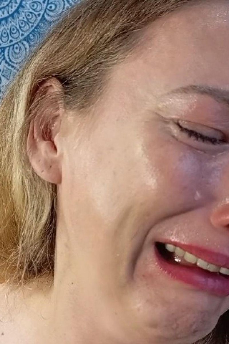 Poor Girl - Screenshot 1 of 4 - Cry Baby