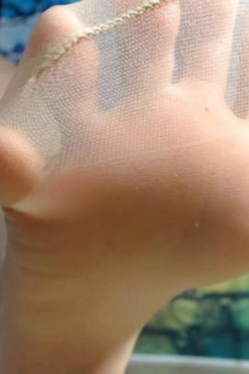 Dinner Date - Screenshot 1 of 4 - Foot Fetish