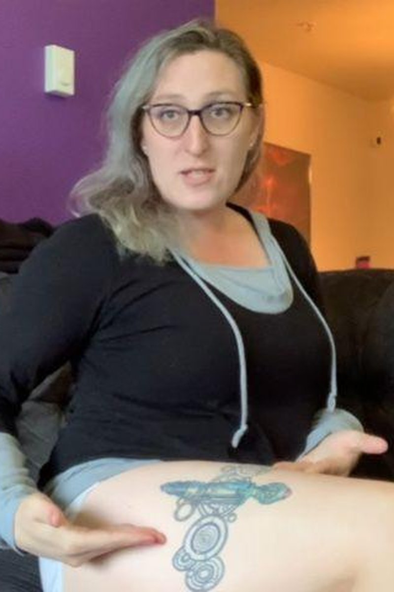 Hormone Injection Time - Screenshot 1 of 4 - Leg Fetish