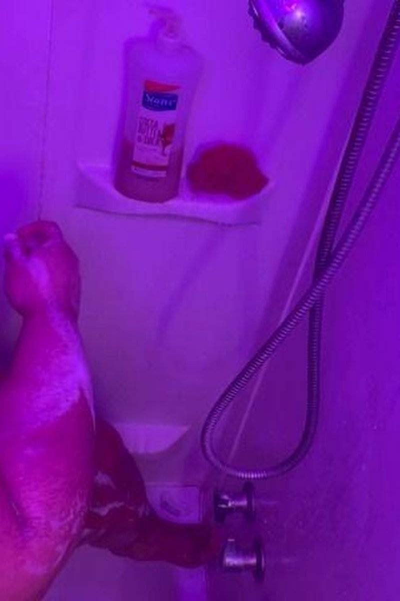 Winter Shower Fun - Screenshot 1 of 4 - BBW