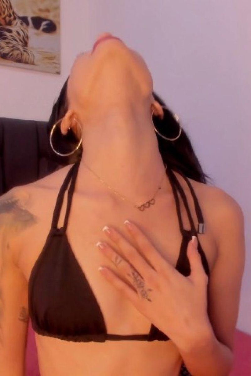 Neck Fetish - Screenshot 1 of 4 - Adorable