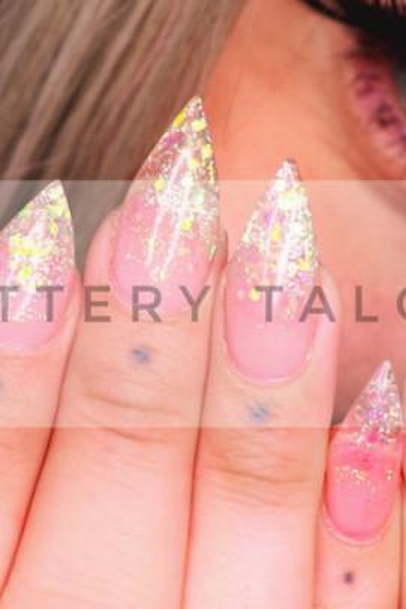 Glittery Talons - Screenshot 1 of 4 - Body Worship