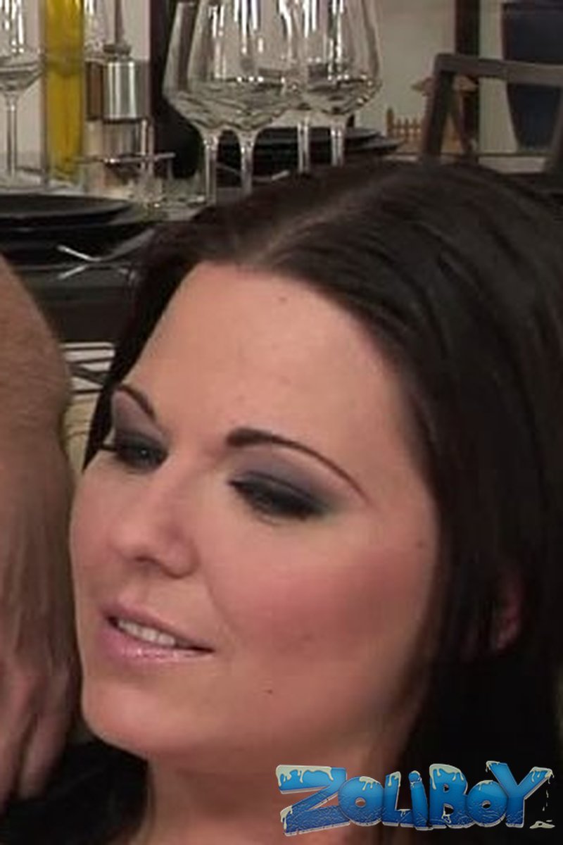 Squirting Diamond - Screenshot 1 of 4 - Brown Hair